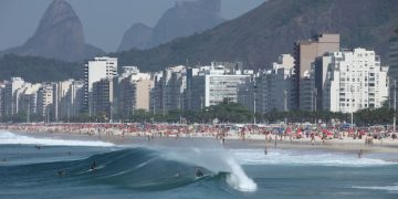 Feriados Prolongados 2025: Seu Guia Completo para Viajar pelo Brasil - Cover Image