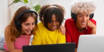 Aprendizado Online no Brasil: Cursos e Plataformas Flexíveis para 2025 - Cover Image